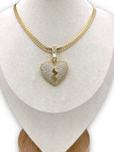 Cargar imagen en el visor de la galería, Corazón herido Necklace
